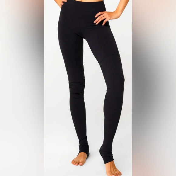 Alo high waist goddess legging in black, size small. - Picture 4 of 6